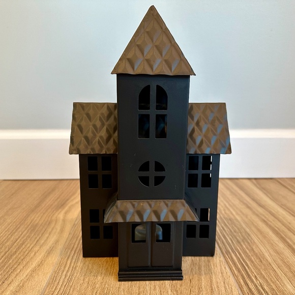 Lit Metal Haunted Mansion Halloween Metal House - Hyde & EEK! - Picture 13 of 13